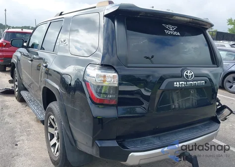 2018 Toyota 4Runner Trd Off Road z USA, uszkodzony, nr VIN JTEBU5JR9J5540373